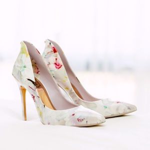 Ted Baker Savenniers pointed toe heels heels size 38 in flower pattern